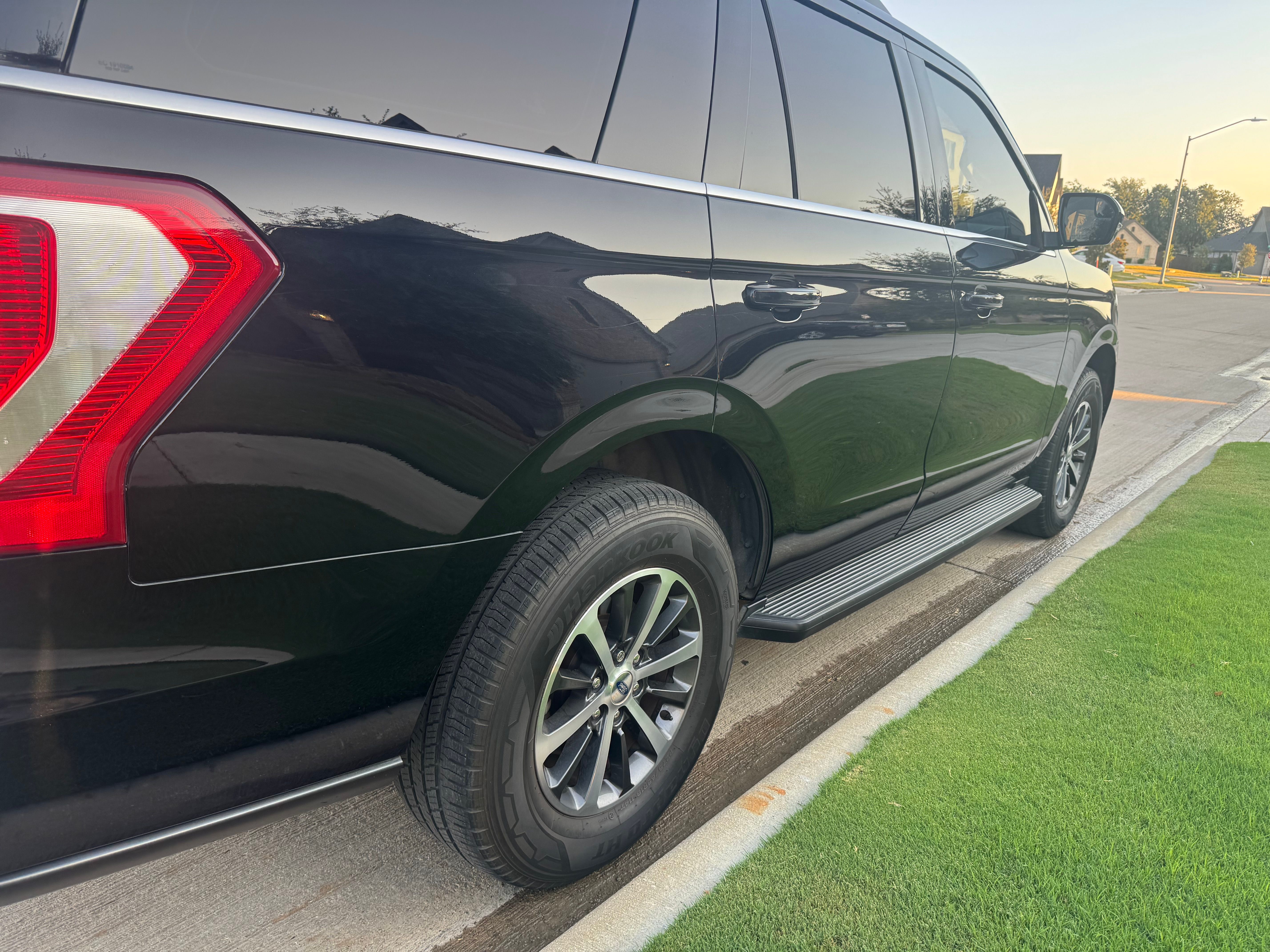Used 2019 Ford Expedition XLT w/ Equipment Group 201A RWD image 5