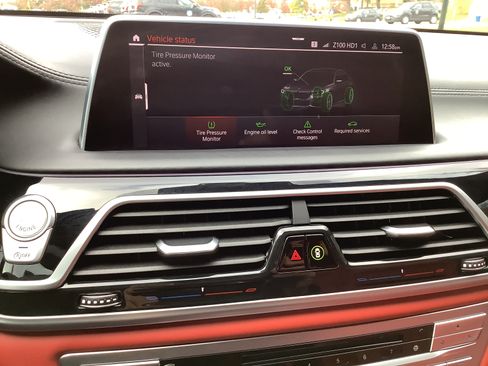 Used 2020 BMW 750i xDrive w/ Autobahn Package image 24