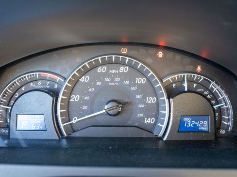 Used 2014 Toyota Camry XLE image 13