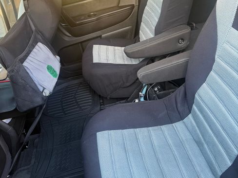 Used 2016 Chevrolet Traverse LT image 6