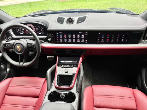 Used 2025 Porsche Cayenne S AWD/4WD image 4