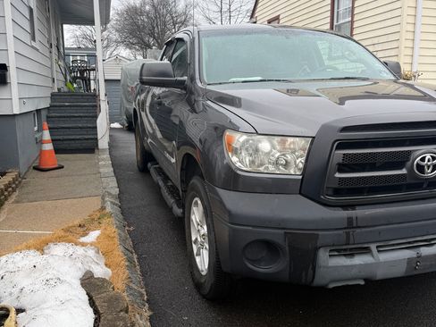 Used 2011 Toyota Tundra 2WD Double Cab w/ Tow Pkg image 2