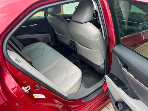 Used 2018 Toyota Camry XSE FWD image 14