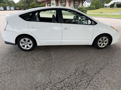 Used 2006 Toyota Prius w/ Pkg 6 FWD image 1