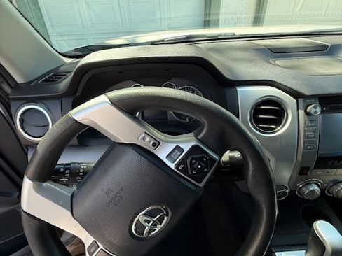 Used 2016 Toyota Tundra SR5 image 8