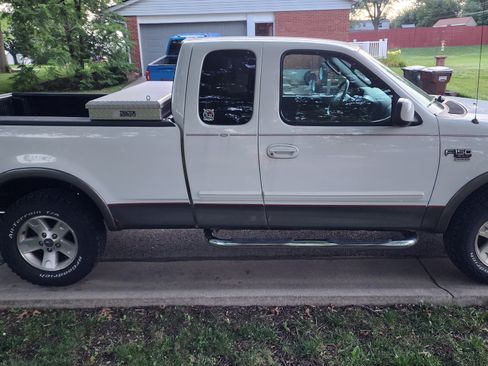 Used 2003 Ford F150 XLT AWD/4WD image 2