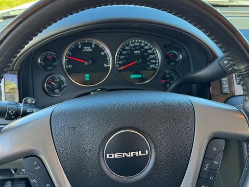 Used 2014 GMC Sierra 2500 Denali w/ Suspension Package, Off-Road image 10