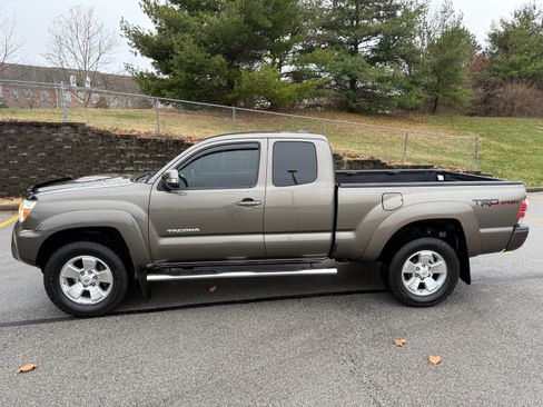 Used 2015 Toyota Tacoma TRD Pro image 1