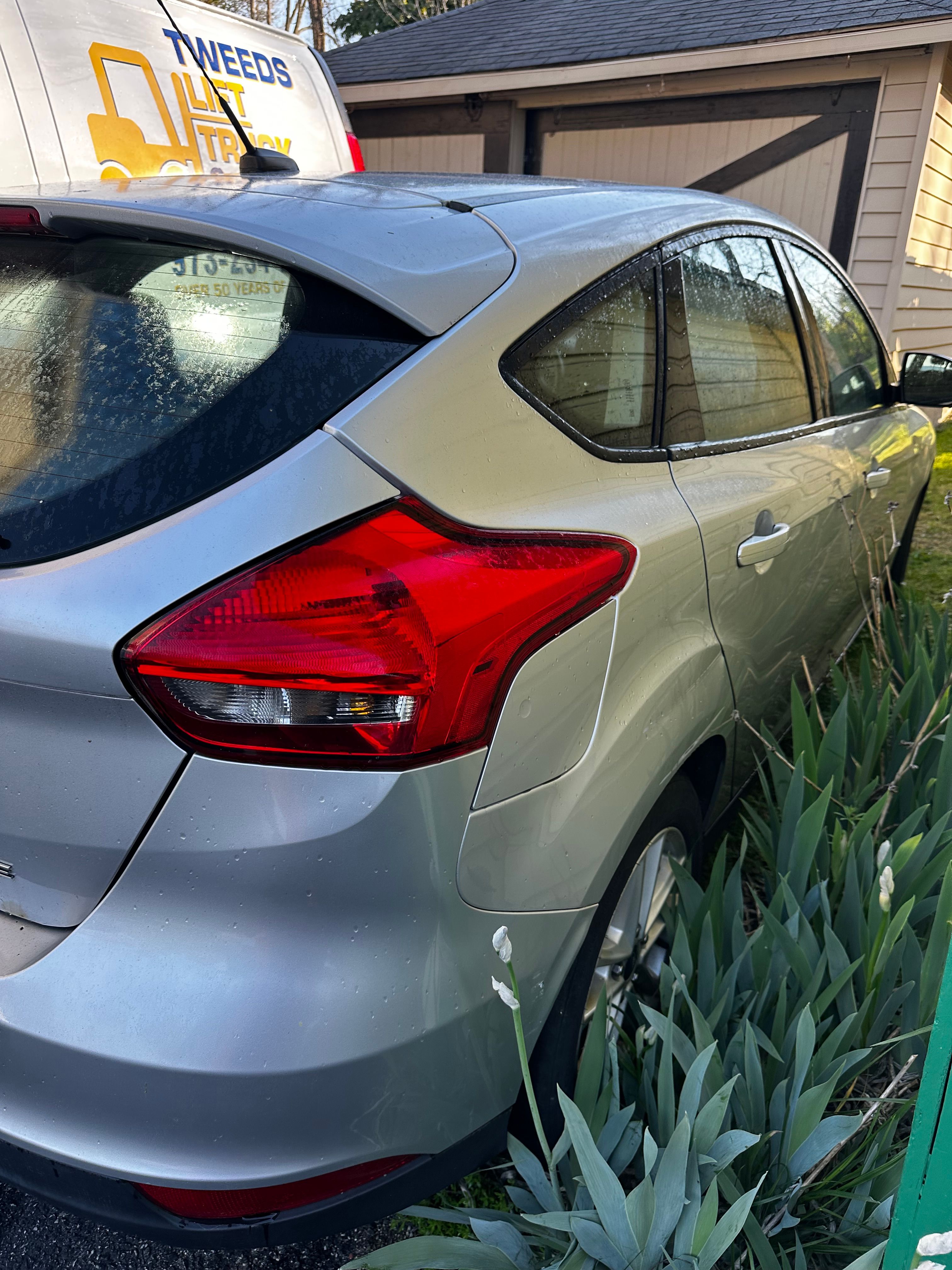 Used 2015 Ford Focus SE FWD image 2