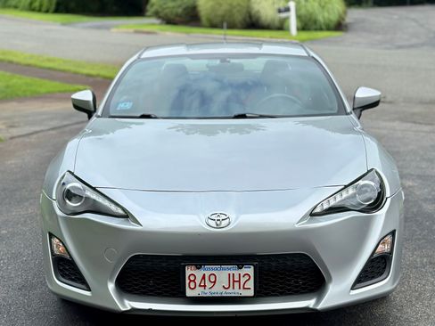 Used 2013 Scion FR-S RWD image 2