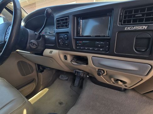 Used 2005 Ford Excursion Limited image 17