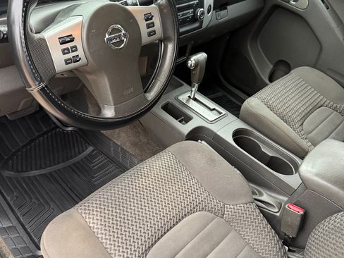 Used 2018 Nissan Frontier SV image 9