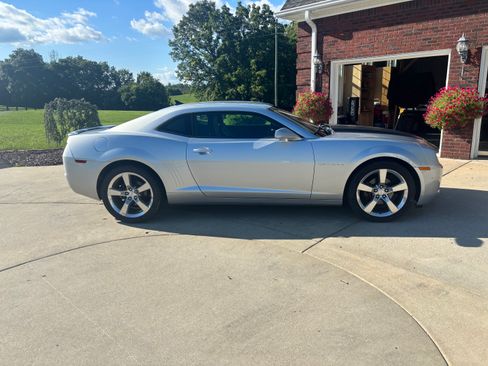 Used 2010 Chevrolet Camaro LT w/ RS Package RWD image 6