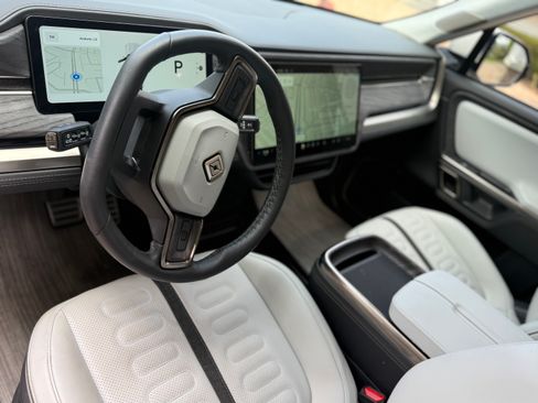 Used 2023 Rivian R1S Adventure image 14