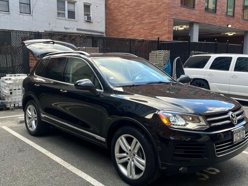 Used 2013 Volkswagen Touareg Executive AWD/4WD image 2