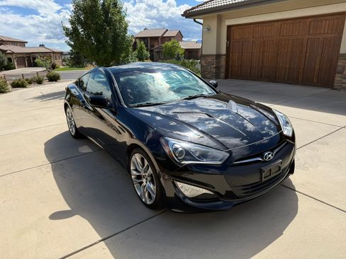 Used 2013 Hyundai Genesis 3.8 image 11