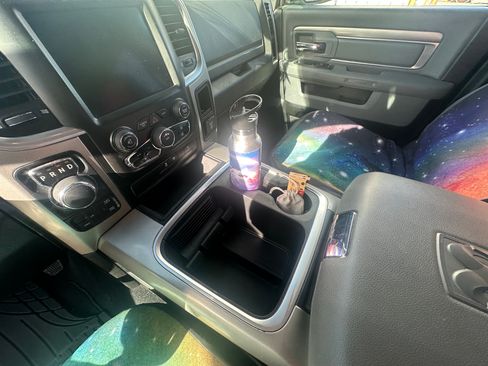 Used 2019 RAM 1500 Classic SLT w/ Luxury Group image 9