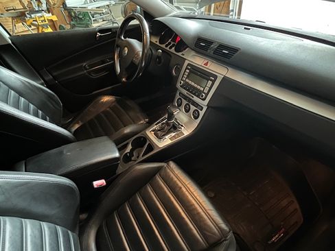 Used 2008 Volkswagen Passat VR6 image 9