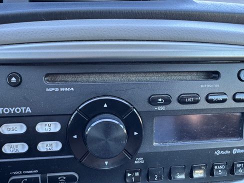 Used 2012 Toyota Yaris LE image 32