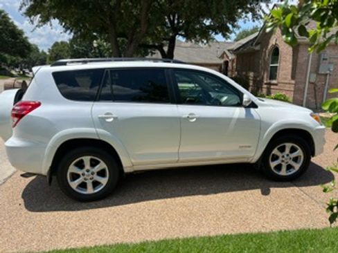 Used 2011 Toyota RAV4 Limited w/ Limited Extra Value Pkg FWD image 5