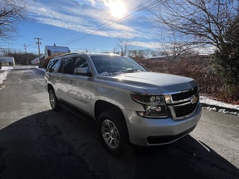 Used 2020 Chevrolet Suburban LT image 2