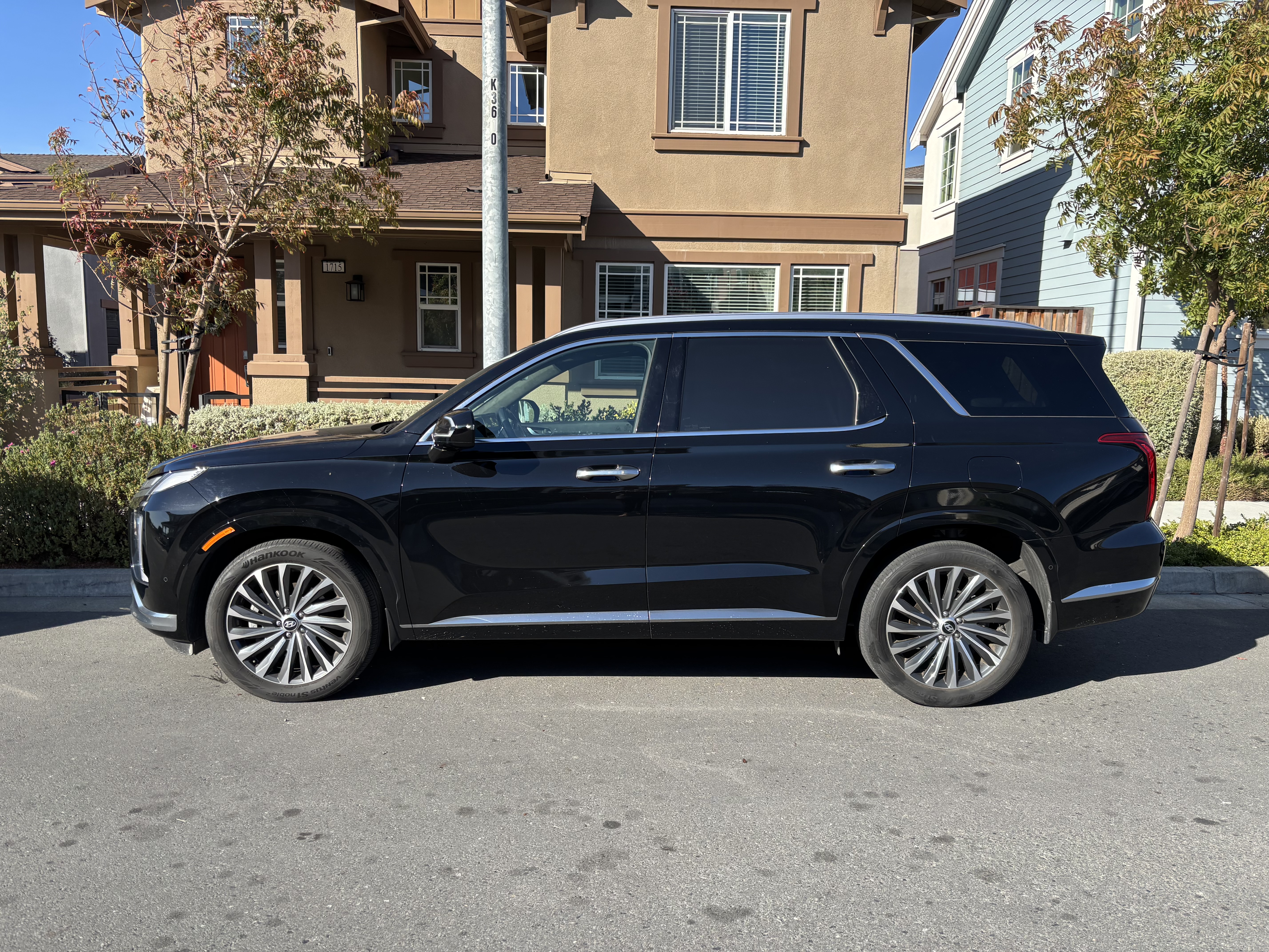 Used 2023 Hyundai Palisade Calligraphy FWD image 1
