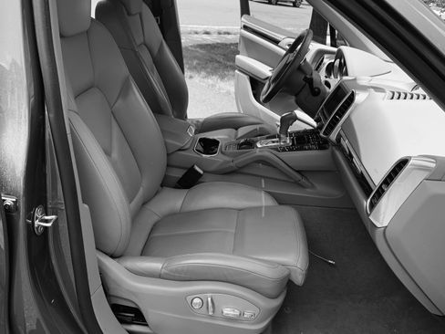 Used 2014 Porsche Cayenne AWD/4WD image 11