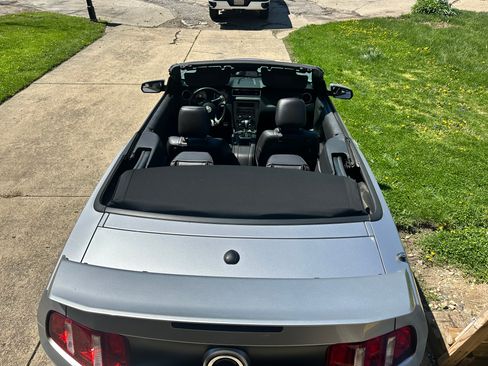 Used 2012 Ford Mustang GT Premium image 21