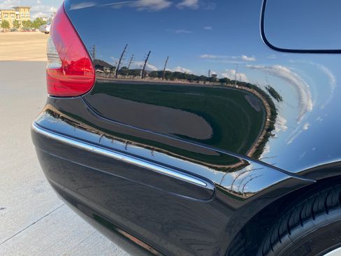Used 2009 Mercedes-Benz E 550 Sedan image 9