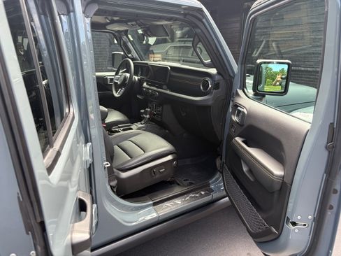 Used 2024 Jeep Wrangler Unlimited Sahara w/ Safety Group AWD/4WD image 8