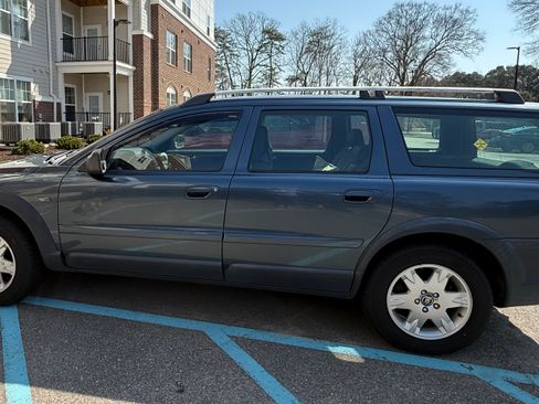 Used 2006 Volvo XC70 Ocean Race Edition image 1