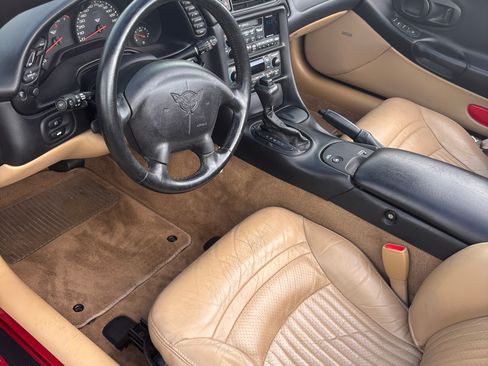 Used 2001 Chevrolet Corvette Convertible w/ Preferred Equipment Group2 RWD image 12