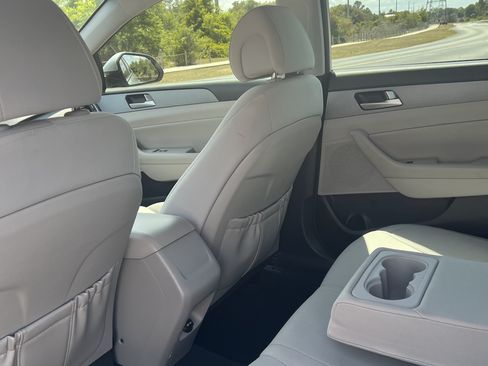Used 2017 Hyundai Sonata SE FWD image 25