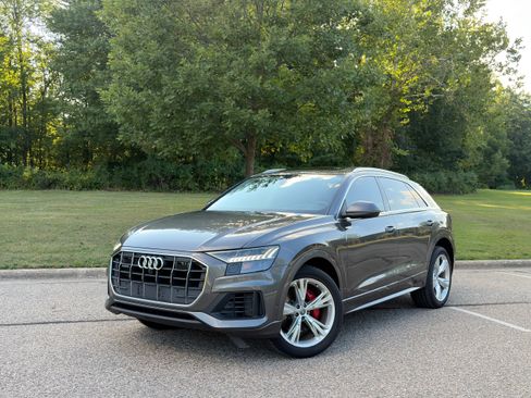 Used 2019 Audi Q8 Prestige w/ Luxury Package AWD/4WD image 4