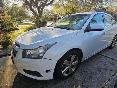 Used 2014 Chevrolet Cruze LT image 2