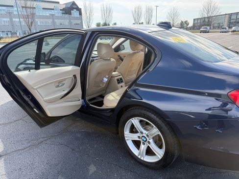 Used 2015 BMW 320i Sedan RWD image 9