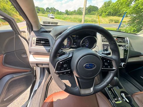 Used 2019 Subaru Outback 3.6R Touring AWD/4WD image 16