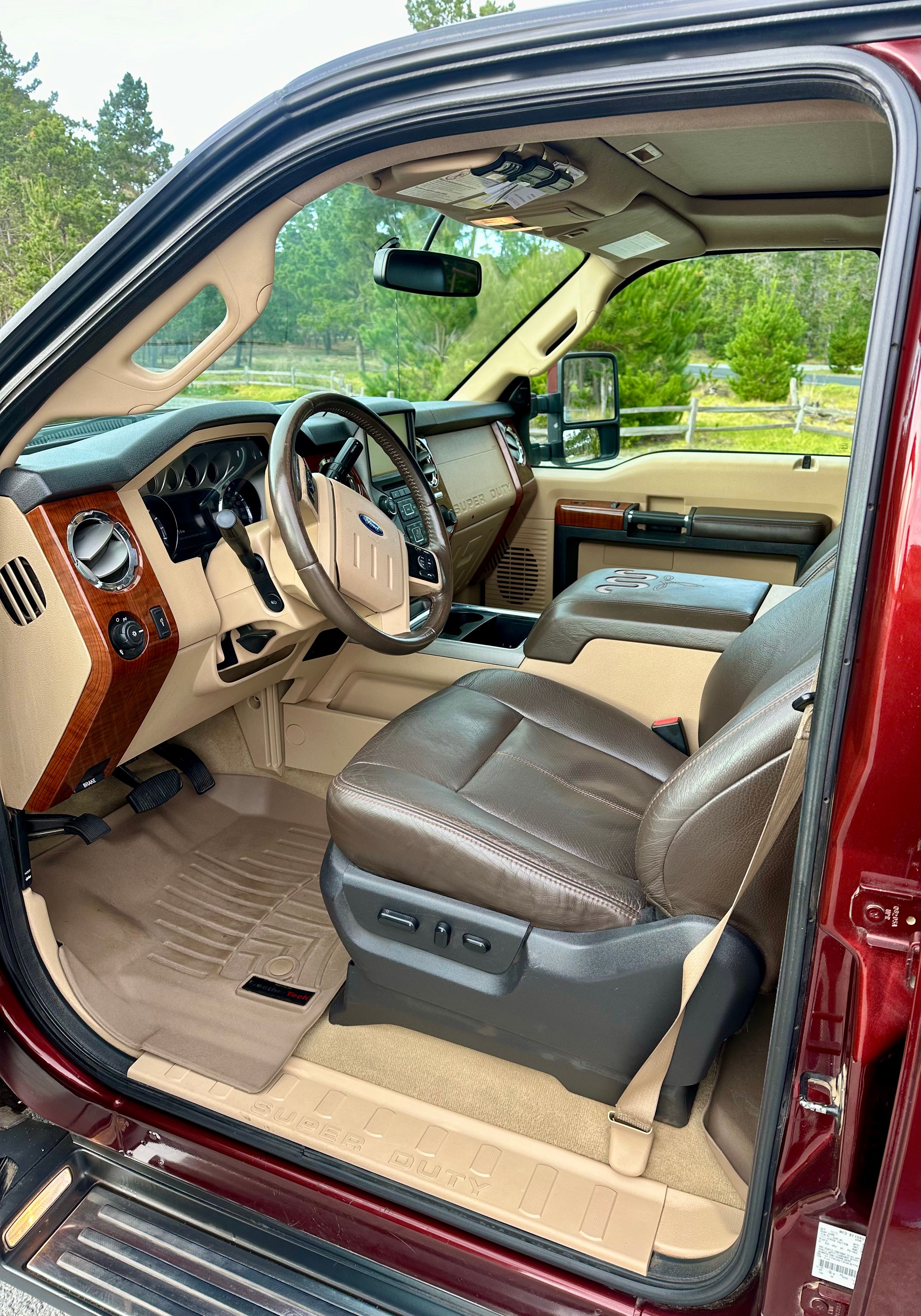 Used 2016 Ford F250 King Ranch w/ FX4 Off-Road Package AWD/4WD image 12