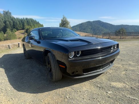 Used 2018 Dodge Challenger SXT w/ Blacktop Package image 1