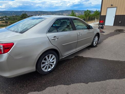 Used 2014 Toyota Camry XLE w/ Leather Package FWD image 9