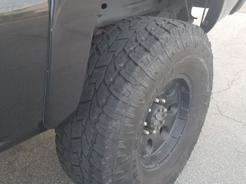 Used 2004 Chevrolet Silverado 2500 LS w/ Skid Plate Package image 11