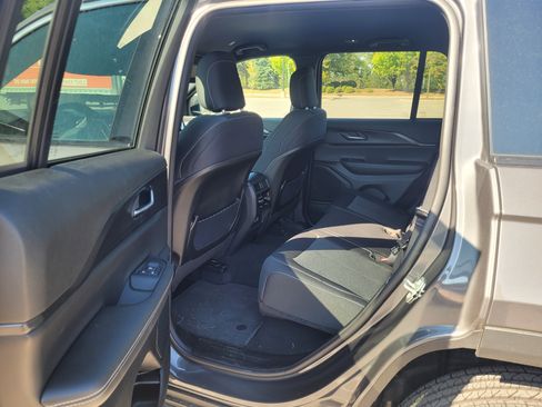 Used 2025 Jeep Grand Cherokee Laredo w/ Trailer Tow Package image 14