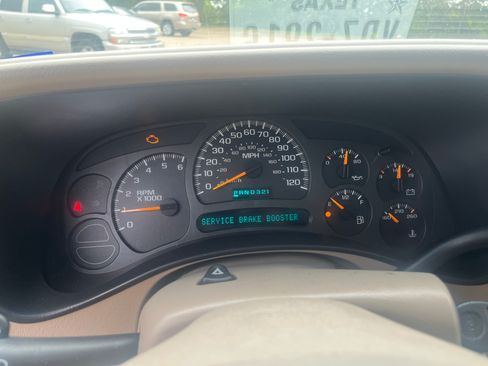 Used 2004 GMC Yukon Denali image 4