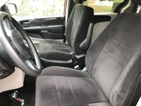 Used 2012 Dodge Grand Caravan SXT image 11