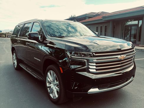 Used 2024 Chevrolet Suburban High Country AWD/4WD image 1