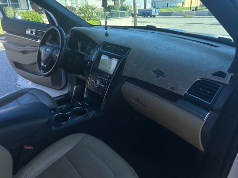 Used 2017 Ford Explorer Limited image 9