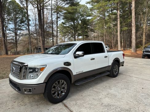 Used 2017 Nissan Titan Platinum Reserve image 1