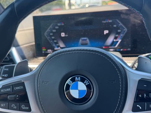 Used 2025 BMW X7 M60i AWD/4WD image 11