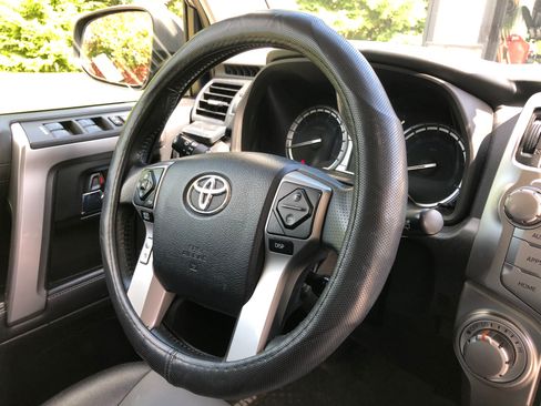 Used 2018 Toyota 4Runner SR5 Premium image 10