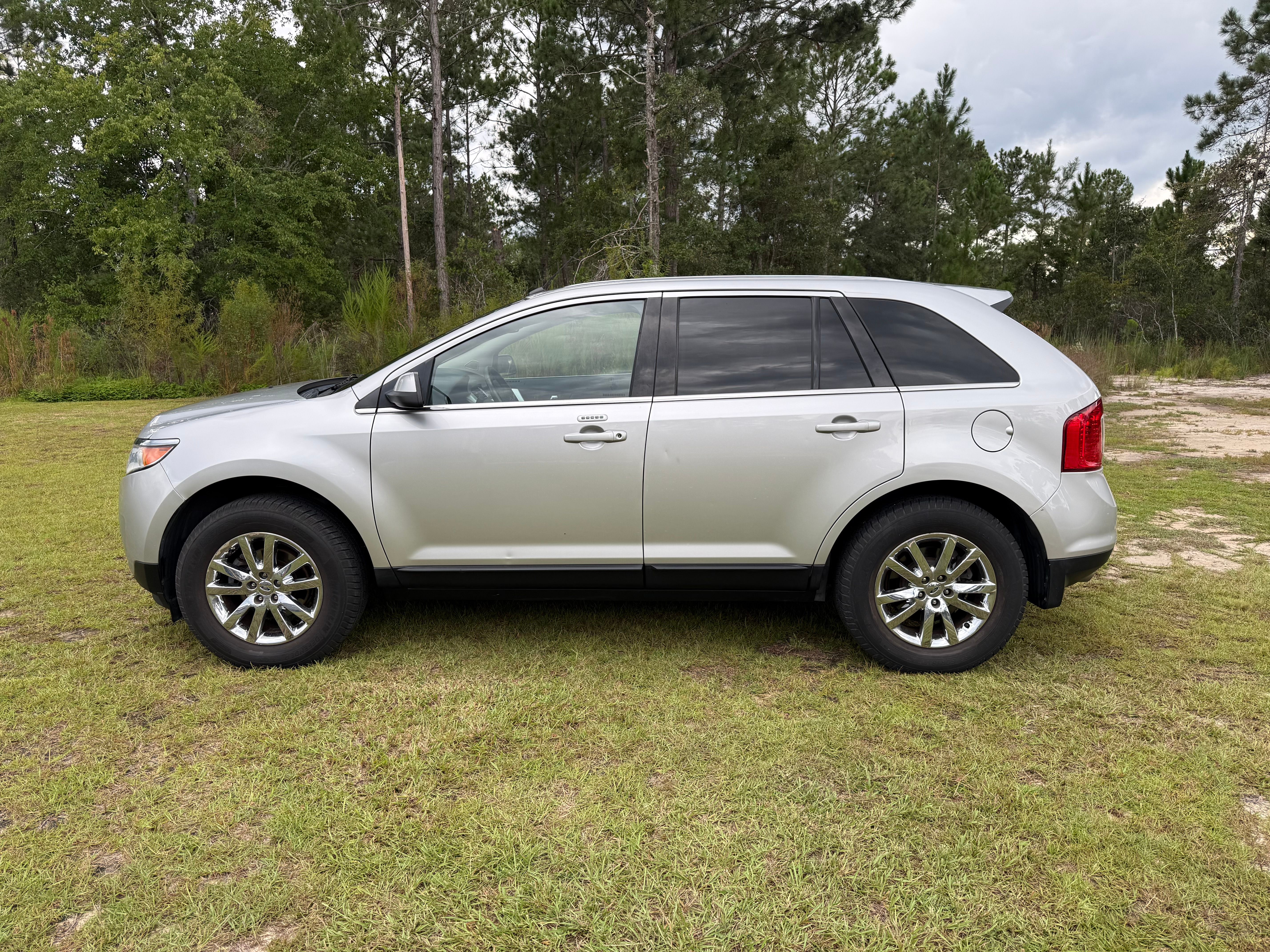 Used 2013 Ford Edge Limited FWD image 2